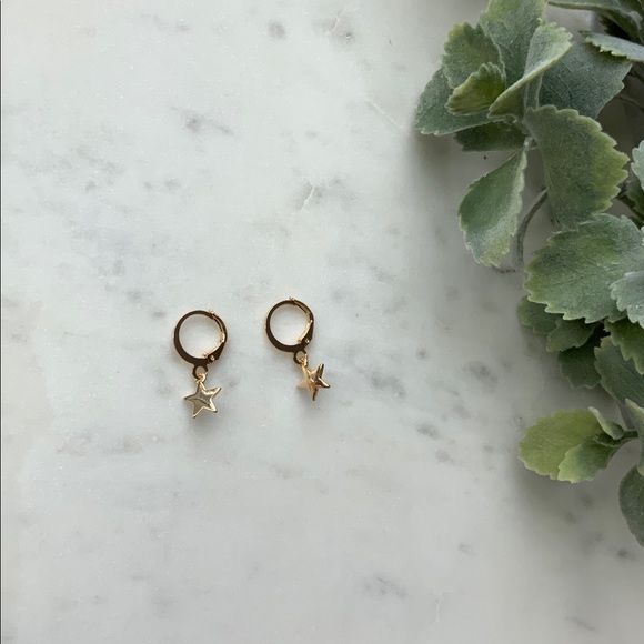 The Kerstin - Mini Star Hoop Earrings - Picture 3 of 4